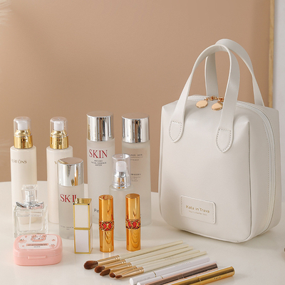 MAKEEUP BAG 2023 Yeni taşınabilir büyük kapasiteli su geçirmez seyahat taşınabilir tuvalet çantaları ve deri bakımı depolama çantası