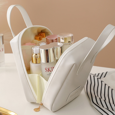 MAKEEUP BAG 2023 Yeni taşınabilir büyük kapasiteli su geçirmez seyahat taşınabilir tuvalet çantaları ve deri bakımı depolama çantası