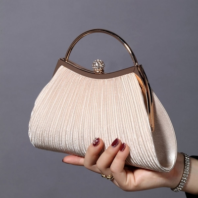 Avrupa ve Birleşik Devletler RETRO SOLID COLOR PLEATED HAND RING FASHION LOCK CLOSED DINER BAG CHAIN CROSSBODY BAG
