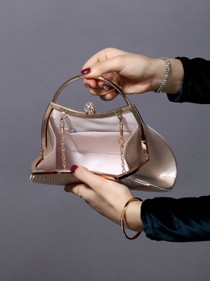 Avrupa ve Birleşik Devletler RETRO SOLID COLOR PLEATED HAND RING FASHION LOCK CLOSED DINER BAG CHAIN CROSSBODY BAG