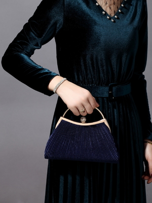Avrupa ve Birleşik Devletler RETRO SOLID COLOR PLEATED HAND RING FASHION LOCK CLOSED DINER BAG CHAIN CROSSBODY BAG