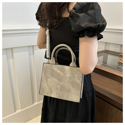 VINTAGE CHIC TEXTURED LETTER TOTE BAG Kadın çantası 2024 Yeni Büyük Kapasite Moda El Çantası Geniş Kemer Omuz Çantası