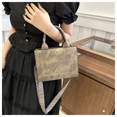 VINTAGE CHIC TEXTURED LETTER TOTE BAG Kadın çantası 2024 Yeni Büyük Kapasite Moda El Çantası Geniş Kemer Omuz Çantası
