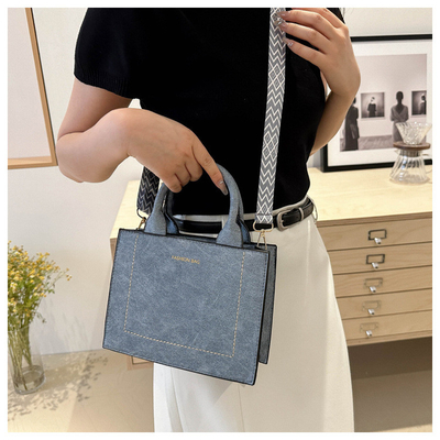 VINTAGE CHIC TEXTURED LETTER TOTE BAG Kadın çantası 2024 Yeni Büyük Kapasite Moda El Çantası Geniş Kemer Omuz Çantası