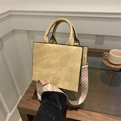 VINTAGE CHIC TEXTURED LETTER TOTE BAG Kadın çantası 2024 Yeni Büyük Kapasite Moda El Çantası Geniş Kemer Omuz Çantası
