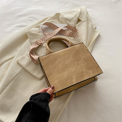 VINTAGE CHIC TEXTURED LETTER TOTE BAG Kadın çantası 2024 Yeni Büyük Kapasite Moda El Çantası Geniş Kemer Omuz Çantası