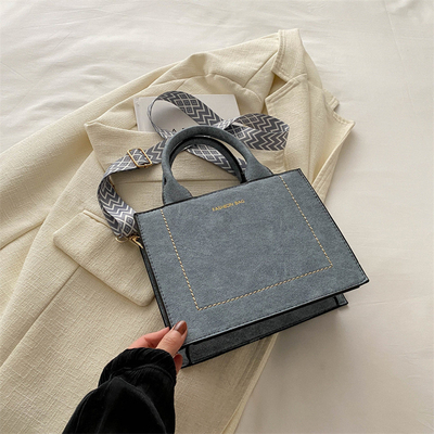 VINTAGE CHIC TEXTURED LETTER TOTE BAG Kadın çantası 2024 Yeni Büyük Kapasite Moda El Çantası Geniş Kemer Omuz Çantası