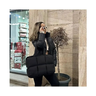 Kadınlar için Modaya Uygun Puffy Quilted Çantalar OEM ve ODM Hizmetleriyle Çantalarınızı Özelleştirin