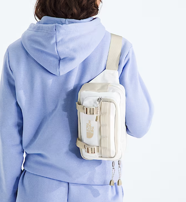 Fanny Packs bag Zippered main compartment has a secure-zip mesh pocket with a key clip
