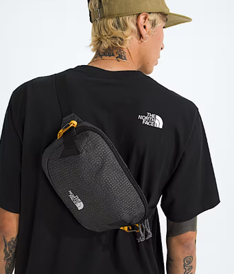 Fanny Packs çantası Fermuarlı ana bölme bir anahtarlıklı güvenli fermuarlı bir ağ cebine sahiptir